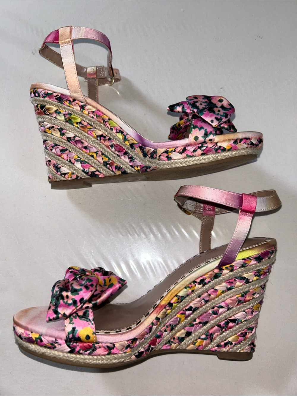 NWOB Betsey Johnson Carie Pink Floral Bow Wedge Sandals
